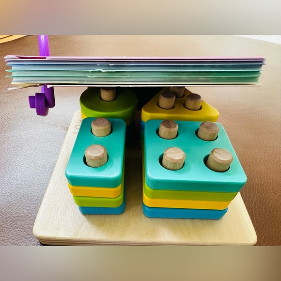 LOVEVERY Sort & Stack Peg Puzzle + Play Guide - Picture 8 of 11